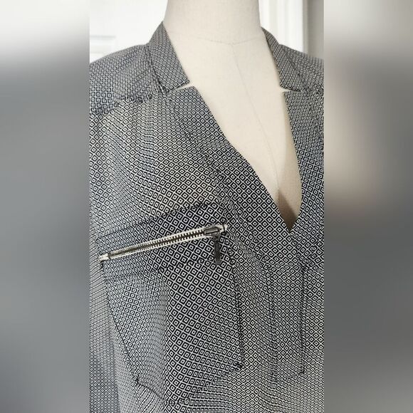 NWOT Banana Republic black and white blouse - Size Medium - Picture 2 of 9